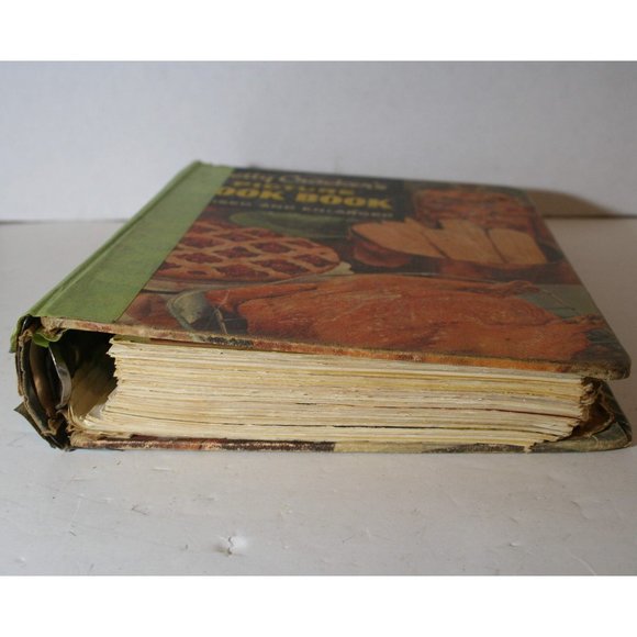 Vintage Betty Crocker Picture Cook Book ~~ 5 Ring Hardcover Binder ~ 1958 - Picture 2 of 7
